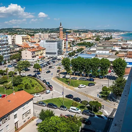 Tra Cielo E Mare - Civitanova, Nobiliare Fronte Mare アパート *